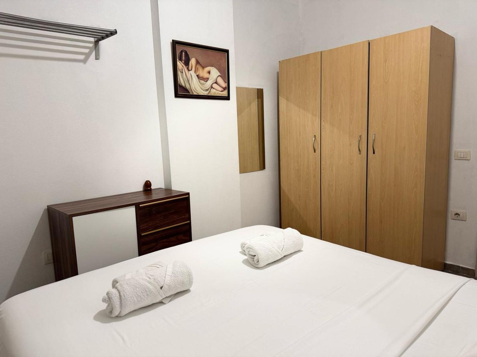 Apartament Centre Lions Gate 8 *